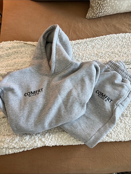 Comfrt Tops - Comfort Gray Hoodie & Sweatpants Set